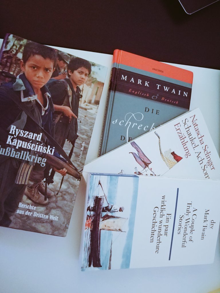 informatiker_92's tweet image. Stay at home and read books. 
#StayAtHome #readbook #COVIDー19 #ausgangsbeschraenkung