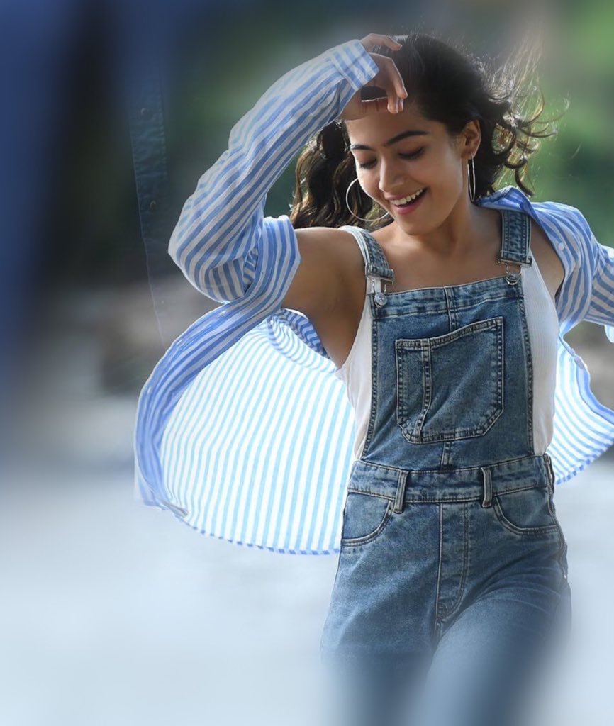 he so cute song rashmika dress name SarileruNeekevvaru ( Telugu ) Video songs He Is So Cute 👉🏻  https://t.co/XubFXihEqw Mind Block 👉🏻 https://t.co/MzIyMr78Cj 💕💞  @iamRashmika #RashmikaMandanna #RashmikaVideos