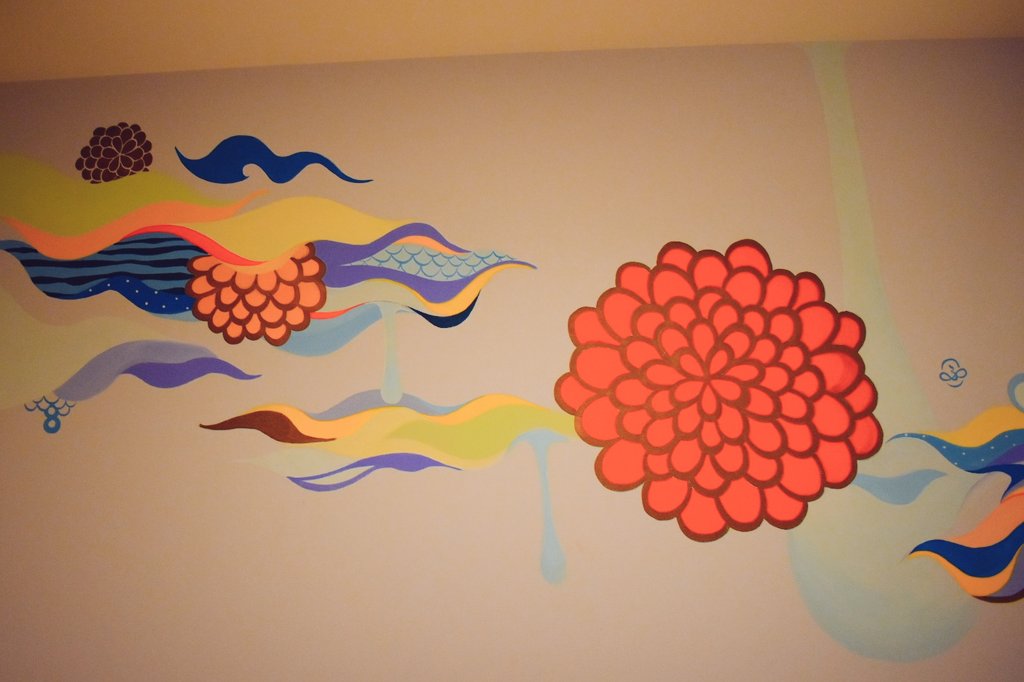 旅するまかろ いつものホテル 今回は直前のトラブルの影響かレディース専用部屋にグレードアップしてくれたのだ 部屋ごとに違う イラストが書いてあって楽しいよ