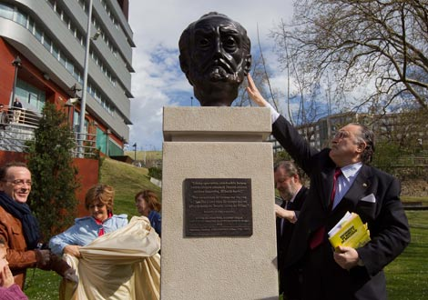 Arrate_Filo's tweet photo. #Unamuno siempre se refería a #Bilbao como "mi Botxito".
Recordamos a Iñaki #Azkuna, antiguo alcalde de Bilbao, y gran admirador de don Miguel:
"Yo creo que los dos ilustres bilbaínos más importantes para mí son Miguel de Unamuno y el Padre Arrupe."
https://t.co/gNVUL0GTmW https://t.co/2aWXKidUiT