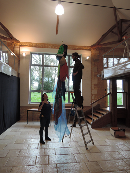Frac_PC's tweet photo. [ #Culturecheznous ]
Le 15 mars devait s'ouvrir l'exposition "Paysages intérieurs, partitions de femmes" à L'Espinoa à #Baignes.
À l'occasion, focus sur l'œuvre de l'artiste #VavaDudu, objet ambigu entre mode et sculpture.
#LesFRACchezvous cc @NvelleAquitaine @ConfortModerne https://t.co/3BUIWUAK01