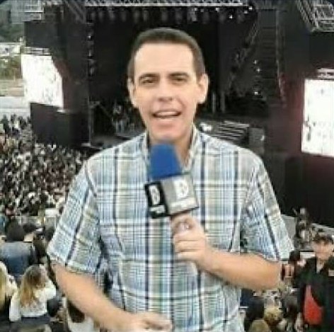 luisgonzaloprz's tweet photo. #AHORA 10:23 AM continúa DESAPARECIDO nuestro colega periodista @DarvinsonRojas quien la noche de ayer fue detenido SIN ORDEN JUDICIAL por las FAES y llevado al comando de La Quebradita. Hoy, los funcionarios dicen que él no está ahí. Lo desaparecieron #LiberenADarvinson #22Mar https://t.co/Dv4bI6ZkCb