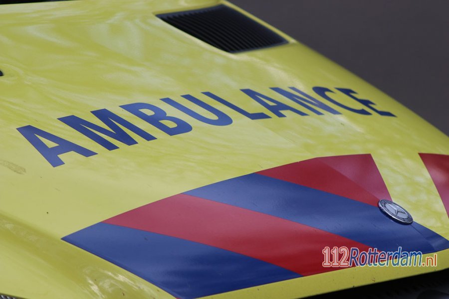 Man neergestoken tijdens vechtpartij op de Hennekijnstraat. 112Rotterdam.