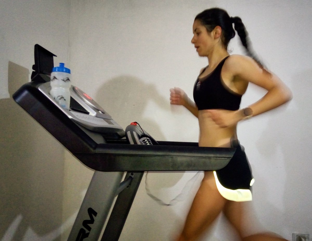 BettaCurridori's tweet photo. As on most Sundays: a bike session (this time on the turbo trainer) followed by a transition run π΄β‘οΈπ
#curriπ£ #bricksession #triathletelife #scottrunning #blackandyellow #sailfish
@scottsports @scottrunning
@sailfish_tri https://t.co/3UVpRsc7QN