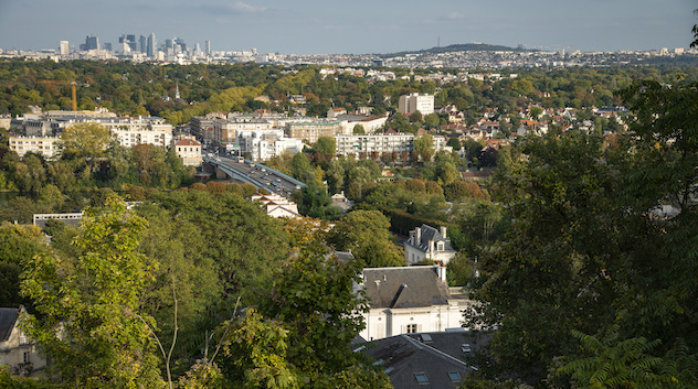"Vers un modèle francilien de « métropole-nature »", par <a href="/nicolaruelle/">Nicolas LARUELLE</a> et @MBarra_Biodiv de l'Institut Paris Région enlargeyourparis.fr/societe/vers-u… (Photo : La vue sur <a href="/ParisLaDefense/">Paris La Défense</a> depuis la terrasse du château de <a href="/StGermainLaye/">St-Germain-en-Laye</a> / @jerominederigny)