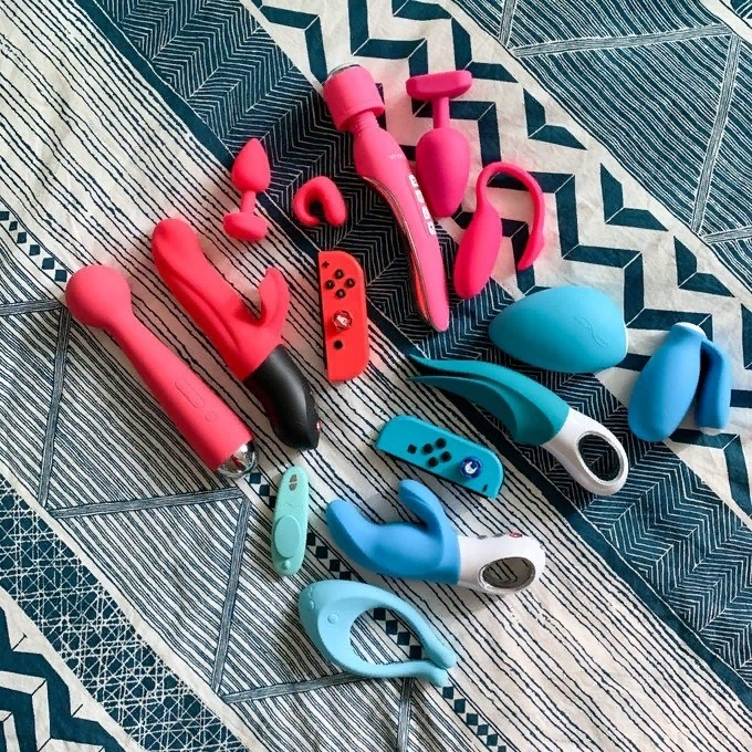 Sex toys barebackcumpigs long hair cute
