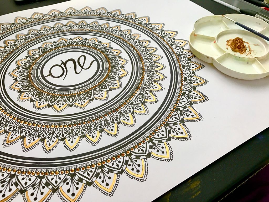 The world exists how you choose to see it. So what are you choosing? 🙏🏼✨💛 #BeyondHenna #TodaysMeditation #MandalaArtist #Oneness #One #Mandala #Spirituality #SpiritualArt