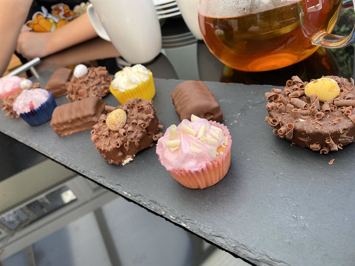 NhsBonas's tweet photo. My kids know how to make me smile #cake #cakesathome #stayedin #sunnygarden https://t.co/V1ZZPGDaU3
