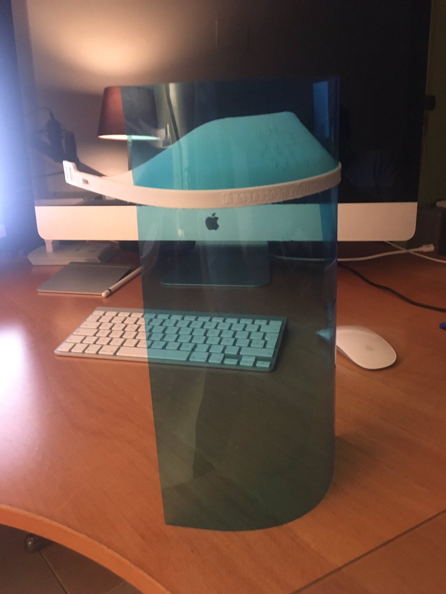 navalscan's tweet photo. @aytosanlorenzo Después de un fin de semana haciendo pruebas hemos empezado la producción de Pantallas con impresión 3D. Necesitamos saber las necesidades  del Hospital del Escorial, GC del Zaburdón o cualquier otro servicio que requiera protección activa con pantallas de acetato https://t.co/xw72w1wXFL