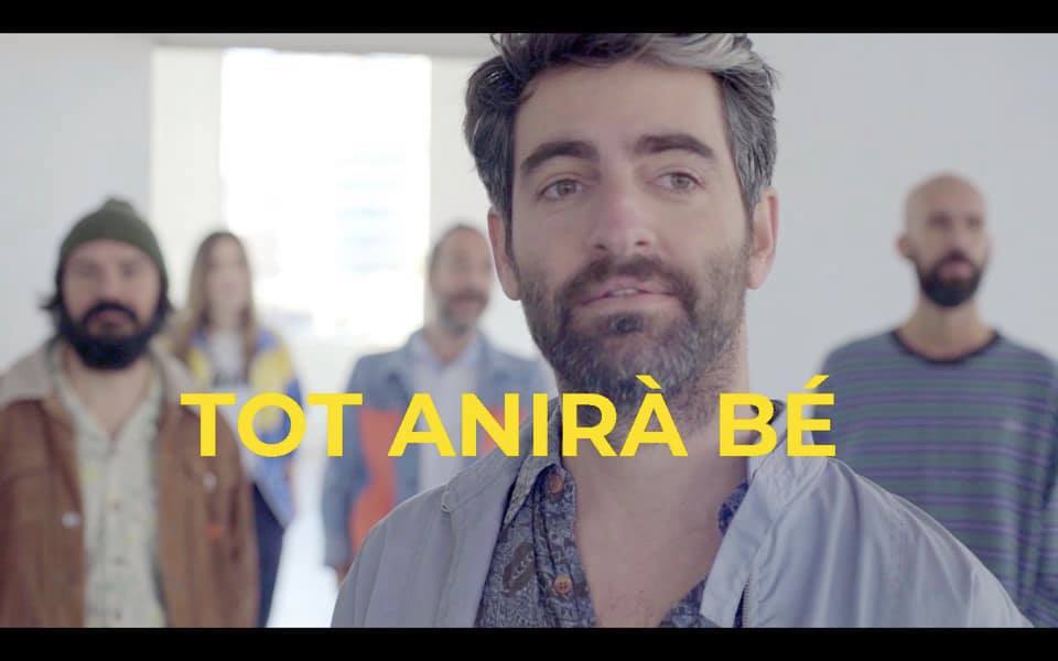 EscolaLesAigues's tweet photo. Aquests dies no pot sonar la música a l'escola, però us fem propsotes per si voleu escoltar-les des de casa. Cançons contra el covid-19: Em quedo a casa de @xiulaoficial Resistirem de @suis_lo Combatrem de les Papixules. 
@joandausa ens recorda que #Totaniràbé  #MúsicaLesAigües https://t.co/Pv56wLIarZ