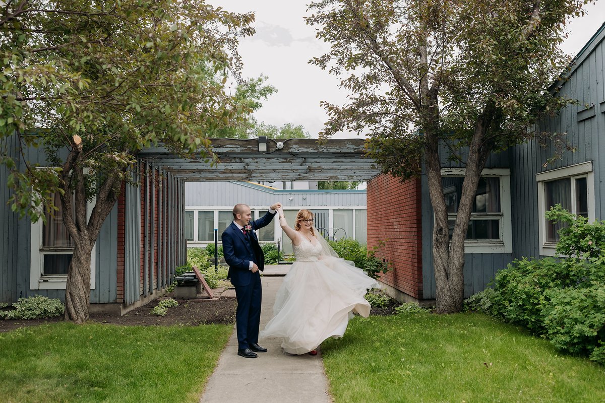 ENV_photography's tweet photo. Lisa &amp; Patrick's Calgary wedding is on the blog!

I am hoping to do more intimate weddings in Calgary in the coming years, FYI.

https://t.co/oAZm93gzr9

#yycwedding #calgarywedding https://t.co/fDd6udt3Qf