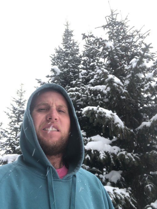 Starting to snow again https://t.co/KCGhpvObSy<a href="/tag/coronavirus"class="tags"><span>#coronavirus</span></a>