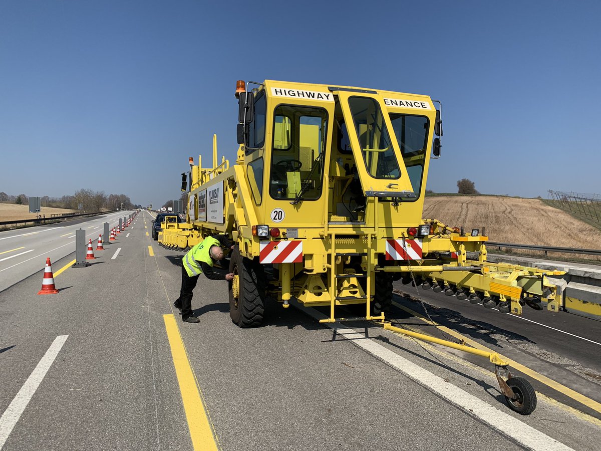 marjosalari's tweet photo. Vandaag nog wat reparatie werkzaamheden aan de #QMB barriers en voorbereiden om het project op de #A9 bij #München maandag af te ronden.  Maandagavond doorsteek maken en kan de rest van de medewerkers weer veilig naar NL Systeem zal dagelijks 2 keer 1 rijstrook worden verplaatst https://t.co/7HNLxjIB1k