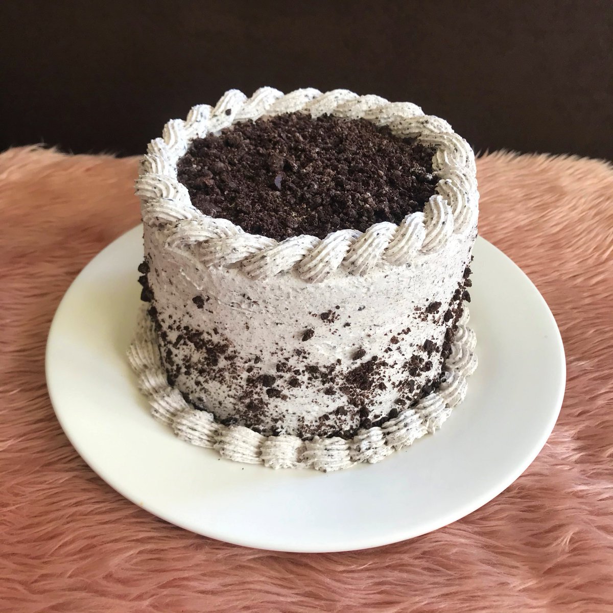whatthefudgeph's tweet photo. I love this cake... but it has to go to the neighbors 😁

#cakes #cdo #whatthefudge #freetaste https://t.co/4maKLDZXBA