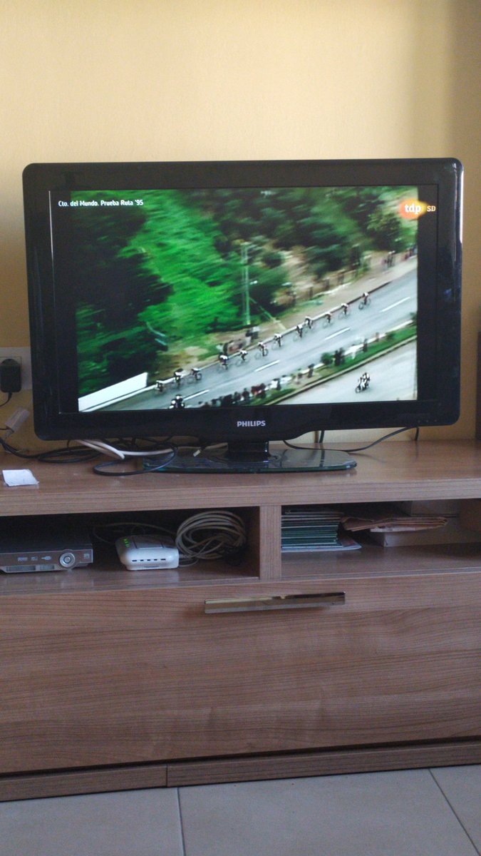 UnLocuras's tweet photo. Viendo en @teledeporte el campeonato del mundo del año 95 con @f_escartin , el chava, Olano y un tal Indurain.
Para mi el mejor campeonato del mundo 
@CiclismoInter @aragonciclismo @ciclismortve @Ciclismoafondo_ @Arcas92 https://t.co/s1nQdvyLCu
