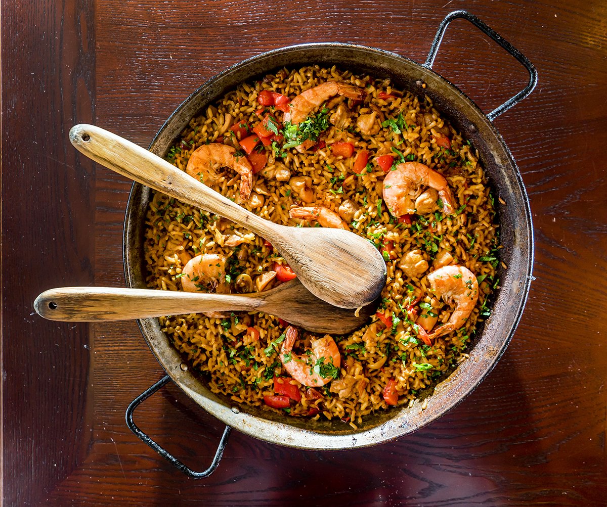 National Spanish Paella Day is in 5 days &amp; we’re counting down with a new paella recipe each day. What’s your favorite kind of paella?

Today, we have a classic recipe on Spanish Seafood Paella that captures the essence of the Spanish coastline.

Recipe: soo.nr/62RB