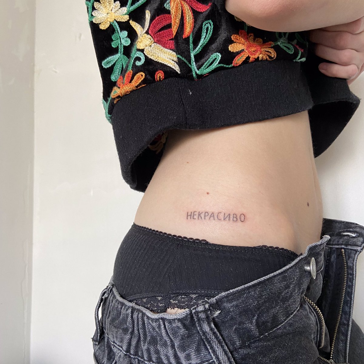 Deb80lvl's tweet image. В этот знаменательный эмо день мы с подружкой решили сделать вечное напоминание о том какие мы дебилки