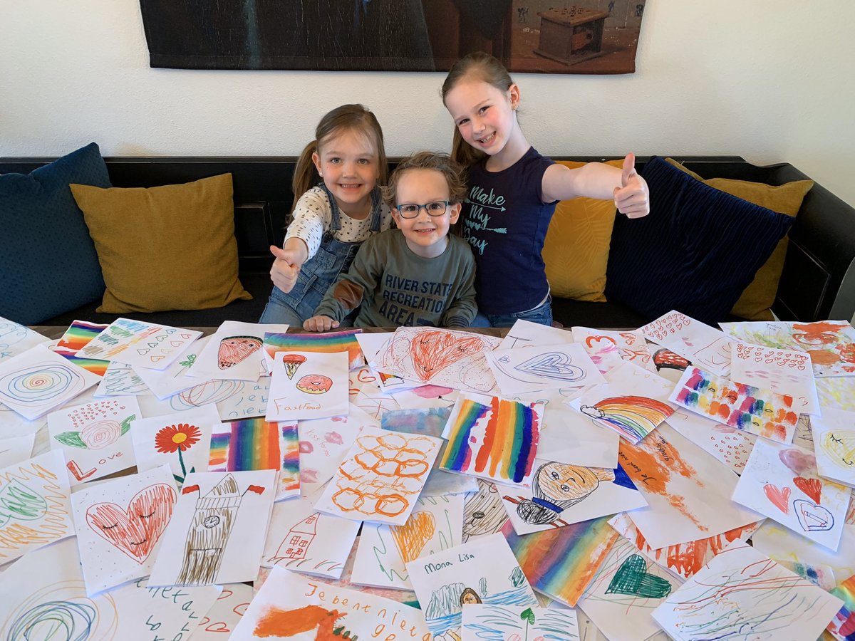 Maarten79Mars's tweet photo. Tessa, Lotte en Sam hebben meer dan 100 tekeningen gemaakt voor ouderen die door de Coronacrisis geen bezoek meer mogen ontvangen. Morgen brengen we het naar een verzorgingshuis in Meppel. #jebentnietalleen #verzorgingshuizen #tekeningen #coronanederland #COVIDー19 #coronavirus https://t.co/eJid1duy0t