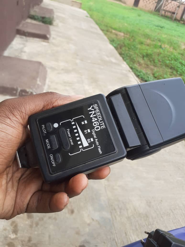 _debayo's tweet photo. FOR SALEEE!!!!

Nikon D3200
Specifications
MP is 24.2MP
Iso 100-6400
Microphone port
Full HD 1080 video.
Comes with a speedlight and 2 lenses

Price: 80k
Plz retweet, my customer fit dey your tl🙏🏾 https://t.co/Q6dR2V6nCV