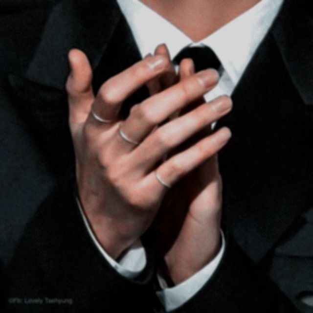 Taehyung's hands with his beautiful hand accessories : an aesthetic thread