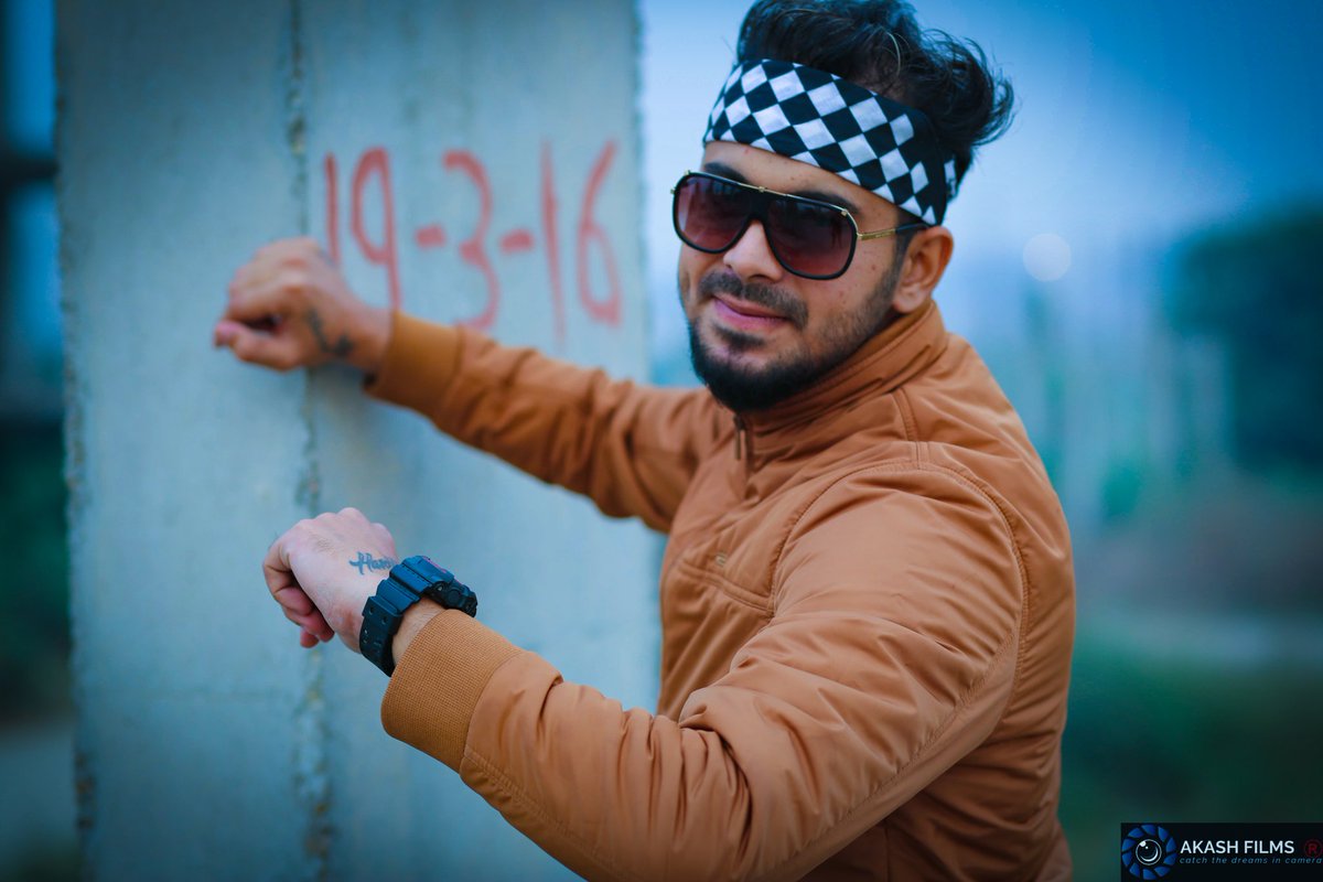 Rubaabmusic's tweet photo. Turn Down Your Feelings And Turn Up Your Hustle 😎 https://t.co/xDLAVj1Ihf