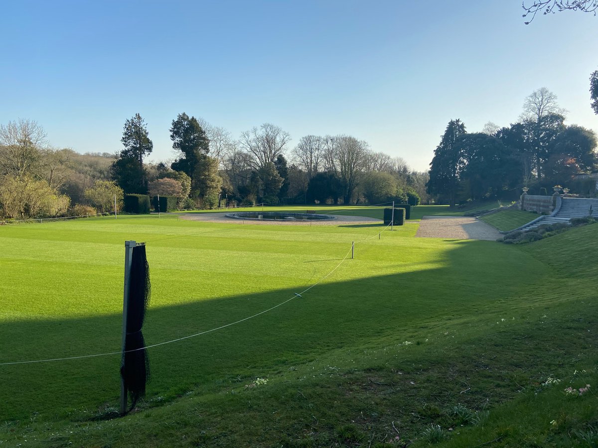 ChartwellsBry's tweet photo. It doesn't feel right...it was meant to be a busy weekend for us here. Stay safe, follow the advice and we can have our usual bustling Bryanston back. Take care and see you all soon, we miss you all. #nooneinsight https://t.co/jyEulMurFu