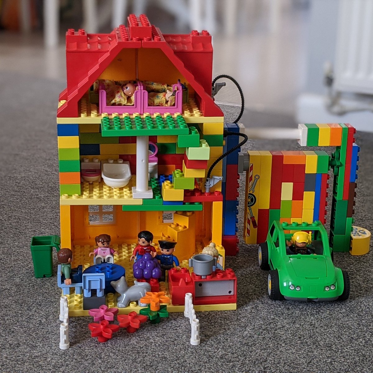 the_appies's tweet photo. Day 3 of @MaryEltonPS Lego Challenge. Build a house. https://t.co/btHmnFA0zl