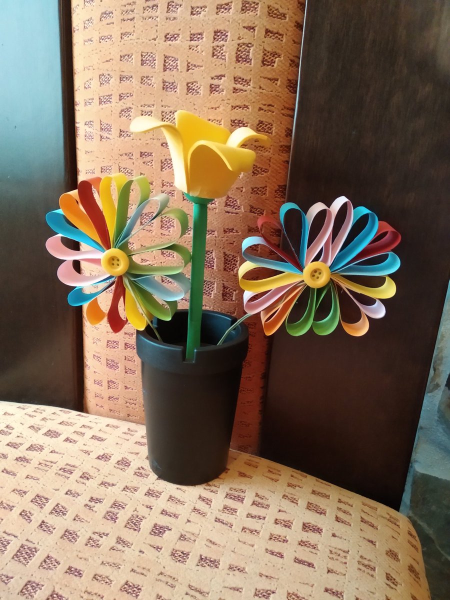 Qué la primavera empieze en cada uno de nuestros hogares....luz, color y alegría!!!💐💐.
<a href="/EQuecuty/">ELENA</a> , <a href="/MisterSergioco1/">Mr Sergio Corbacho</a> , @MissBealaLuna ,
@ColegiolaLuna .... Continuemos con los retos...#nosotrosnosquedamosencasa