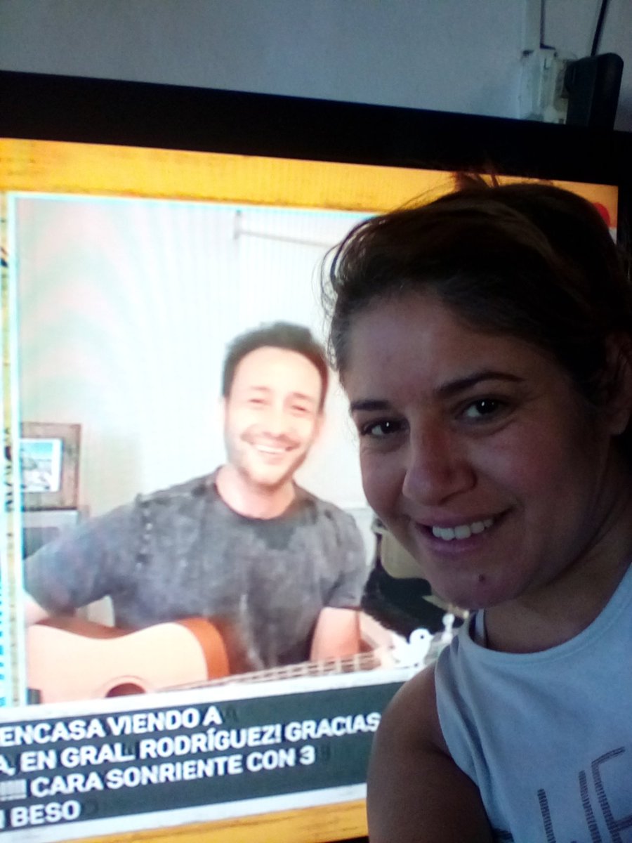 ElynFig24's tweet photo. Cuarentena con el más lindo Lu Pereyra #LaPeñaEnCasa https://t.co/IWiXf49nWs