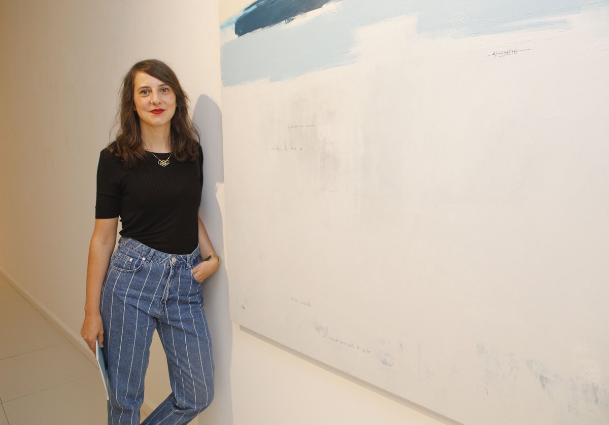 A <a href="/virginia_rivas/">Virginia Rivas</a> le gusta experimentar con la pintura, los colores y las texturas, pero también con la luz y el sonido.

Hoy es nuevo domingo de <a href="/WomanArtHouse/">Woman Art House</a> y os traigo un hilo sobre una de las artistas más punteras del panorama actual 👉 #VirginiaRivas en #womanarthouse 💜