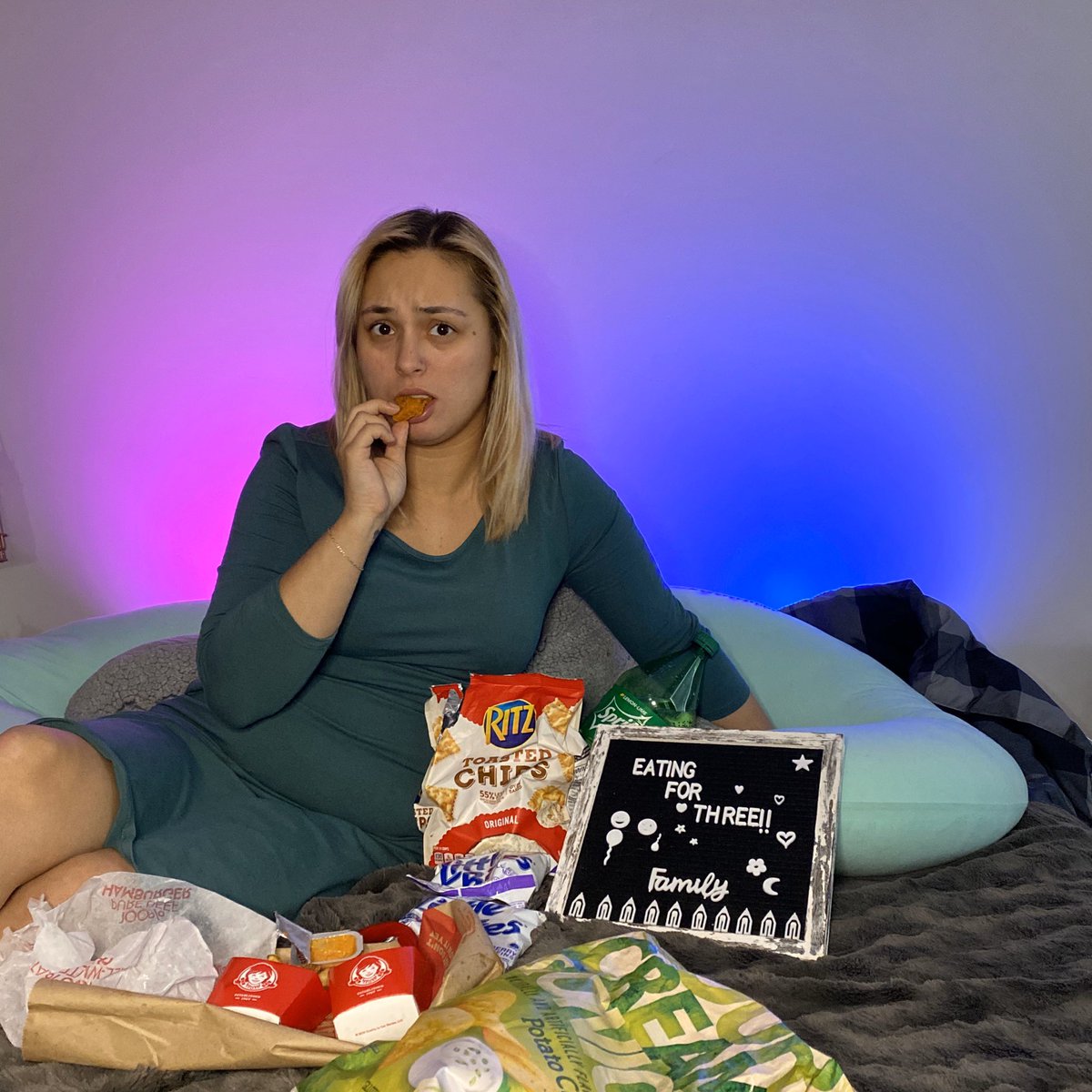 MrPatrickHenry's tweet photo. Bollocks! there goes my snacks! 2020 really is an โinteresting yearโ! #twins #twinsoftwitter #pregnancy #notVR @sharksterrr #mumsnet https://t.co/mgmuxZpQT9