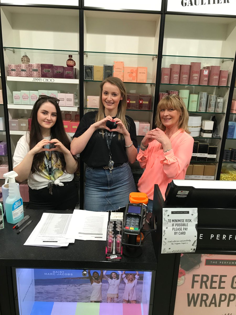 pembers90's tweet photo. Gonna miss my Oldham TPS girls💗 #TPSlove @gillgsmith @TPSPeople https://t.co/rweXZWkzjS