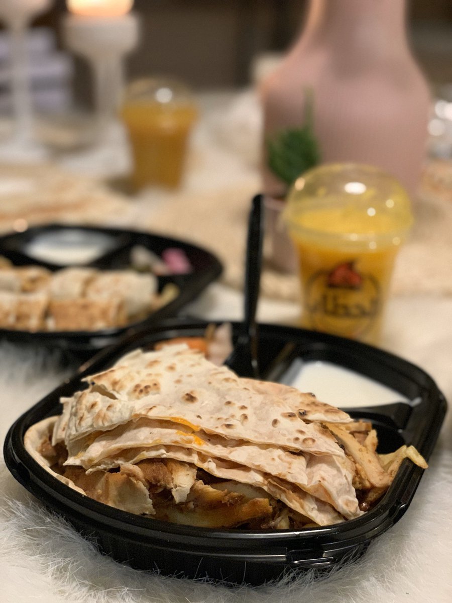 ask_riyadh1's tweet photo. 📌 مطاعم 🍴:
مطعم ركن الحطّاب @HattabCorner شاورما على الحطب وفطائر وأكثر 🌯 .. تضامناً مع اجراءات وجهود وزارة الصحة صار عندهم توصيل (مجاني) يوصل طلبك إلى باب بيتك 🚗 المطعم بإشراف وادارة شباب سعوديين 🇸🇦 أسعارهم مناسبة وأكلهم طيّب ولذيذ ♥️ 
للتواصل والطلب 📲 :
0558521014 https://t.co/4H40PKd9Vu