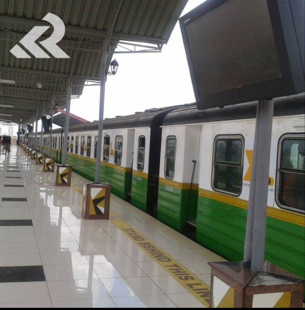 KenyaRailways_'s tweet image. In compliance with the Government Directive to prevent the spread of Corona Virus, Kenya Railways hereby notifies our customers that in order to enforce Social Distance, we shall strictly maintain the 60% maximum requirement in our trains from Monday 23rd March 2020.