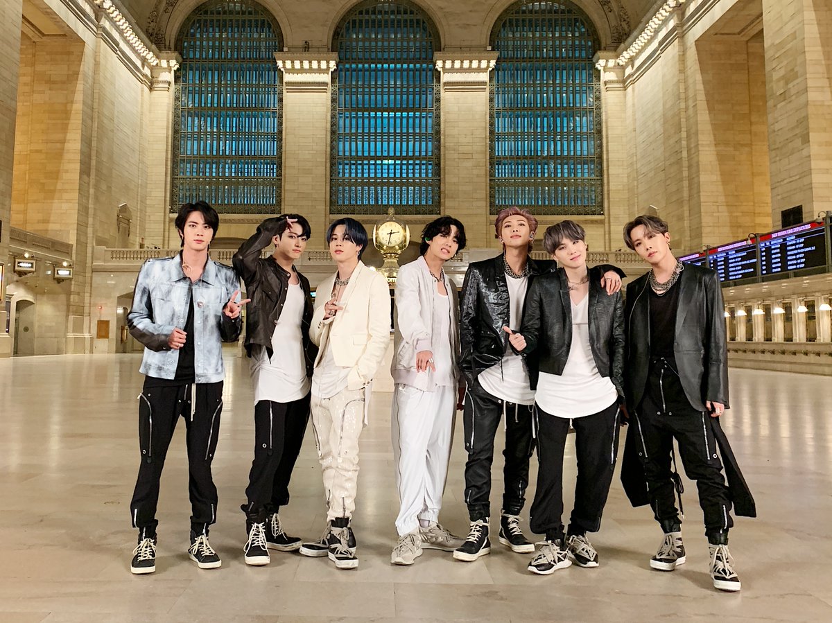 hitlinh20031's tweet photo. Hello @VoteClubKane with @KaneShow
I like a new song of @BTS_twt named #ON ft @Sia in the first time. Can you please play this song on #ClubKane?
Thank you so much ๐#BTSonClubKane https://t.co/4Q7eLFQa1c