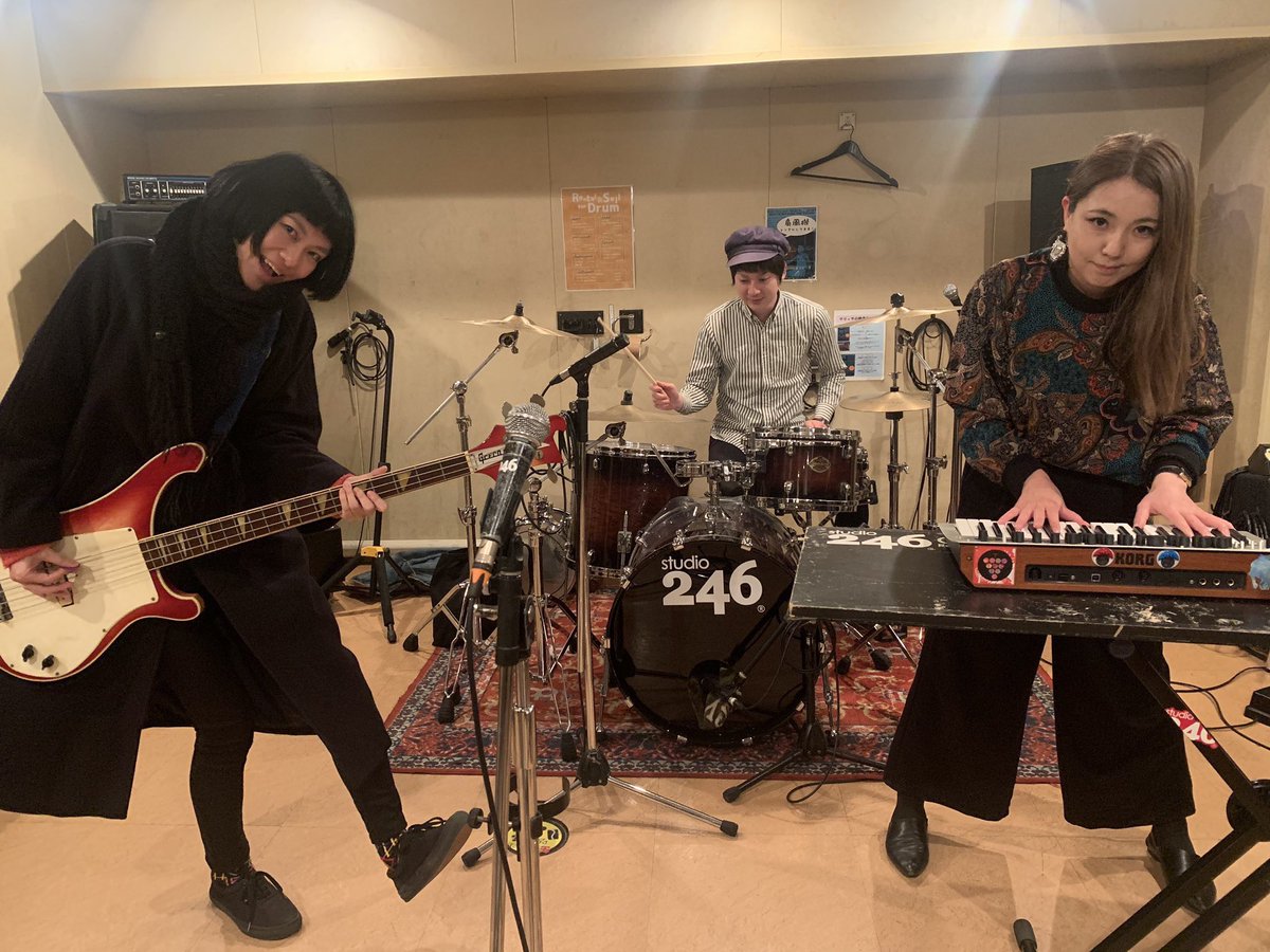 FRUITSinJELLY、急遽ライブ予定決まりました〜(*^◯^*)
ヤッタァ！！
4/10(金)神戸ヘラバラウンジです♡
ドひさのライブなので、色々調子良かったら遊びキテね♪

(アレ？ピーチマミー痩せた？)