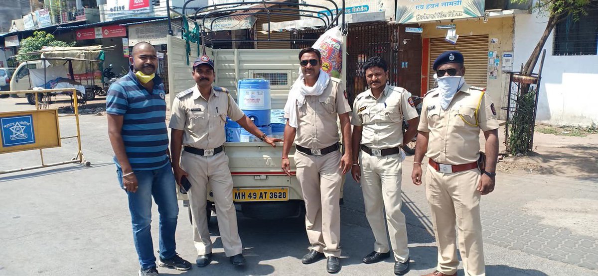 SanketRkukde's tweet photo. Distributed Water To Our Police ServiceMan
#Good_Work_Team🙌🏻
#Day_Spent_Well😁
#New_Sarveshwar_Ganesh_Utsav_Mandal_Dattatraya_Nagar_Nagpur
#Maa_Santoshi_Aqua💧
BharatMataKiJai🇮🇳
JaiHind🇮🇳
@narendramodi
@PMOIndia
@CMOMaharashtra
@NagpurPolice
@nagpurcp
@DGPMaharashtra https://t.co/bIJYKr1cZE
