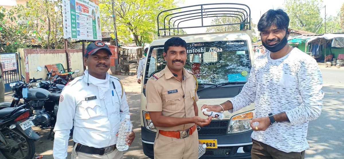 SanketRkukde's tweet photo. Distributed Water To Our Police ServiceMan
#Good_Work_Team🙌🏻
#Day_Spent_Well😁
#New_Sarveshwar_Ganesh_Utsav_Mandal_Dattatraya_Nagar_Nagpur
#Maa_Santoshi_Aqua💧
BharatMataKiJai🇮🇳
JaiHind🇮🇳
@narendramodi
@PMOIndia
@CMOMaharashtra
@NagpurPolice
@nagpurcp
@DGPMaharashtra https://t.co/bIJYKr1cZE