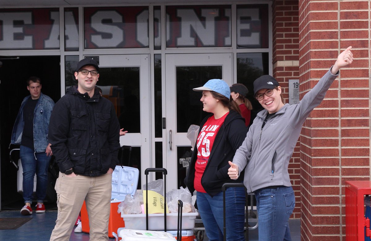 dentonisd's tweet photo. We served more than 11,000 meals in four days last week. We hope to serve even more this week. Week two of meal service during our COVID-19 closure begins tomorrow. Visit https://t.co/zNSLNqoEJT to see when and where the meals are being served and delivered. #DentonISDdelivers https://t.co/AvQsw9rVVV