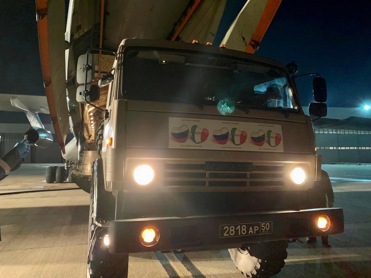 luigidimaio's tweet photo. La nottata sarà lunga qui a Pratica di Mare. I primi due aerei provenienti dalla Russia sono già arrivati. Ogni due ore atterreranno anche gli altri 7 e porteranno in Italia mascherine, ventilatori polmonari, tute protettive, medici e tanti altri aiuti. https://t.co/QPUxeZXFge