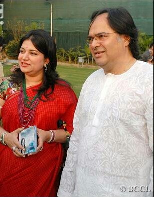 puranikitabat's tweet photo. Sufi singer #AnitaSinghvi went to great lengths in her devotion for #FarooqueShaikh. The wife of #AbhishekSinghvi memorised Urdu couplets, intensified ‘riyaaz’ and read Mir and Faraaz "to please him"

Shaikh Sahab’s 72nd birthday falls Wednesday March 25

https://t.co/W2CXqKRw0F https://t.co/zHoxpp5BDz