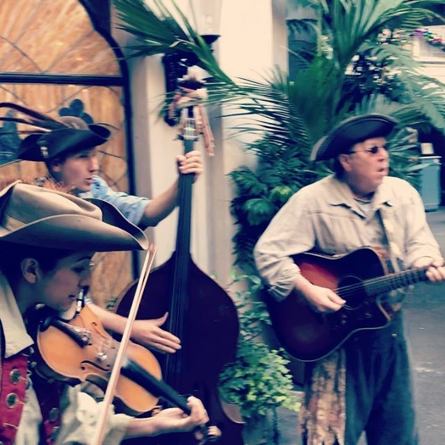 MousePlanet's tweet photo. Nothing like a little music from the Bootstrappers in New Orleans Square to while away the time. Nothing like music to ease the time! Check out Updates on Monday(CA) and Tuesday (FL) as we miss the parks. #neworleanssquare #videobytap #disneyland #bootst… https://t.co/jKzC4p8qp4 https://t.co/uUrKOGANYS