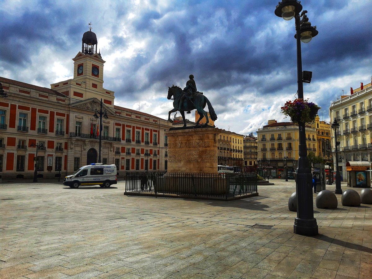Éramos felices y no lo sabíamos.

#Covid19 #Madrid #PuertadelSol #Coronavirus