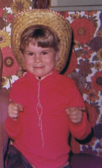 ChrisPawelski's tweet photo. Which outfit is better? You decide! #momdidit #memories https://t.co/YshGT9d5GC