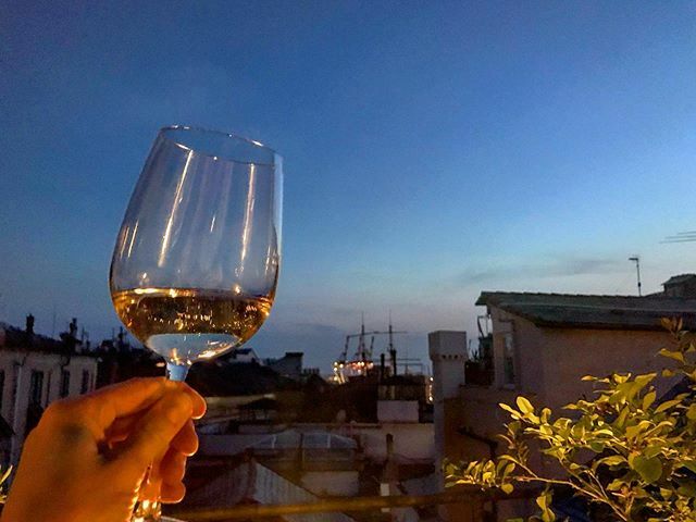 EneriEmrap's tweet photo. I #brindisi ai tempi del #covid [to be continued]
#genova #domenica #bosoni #bollicine #workingonsunday #quarantena #stateacasa #iostoacasa #primavera #missmyniece https://t.co/8bONngz6Ly https://t.co/oN82zZ4KsZ