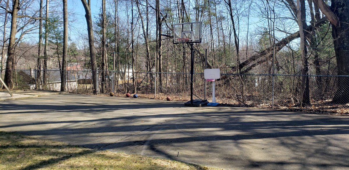 C_Bakolas23's tweet photo. Home court never gets old #ballisstilllife #603 https://t.co/0R8Bgqjl0W