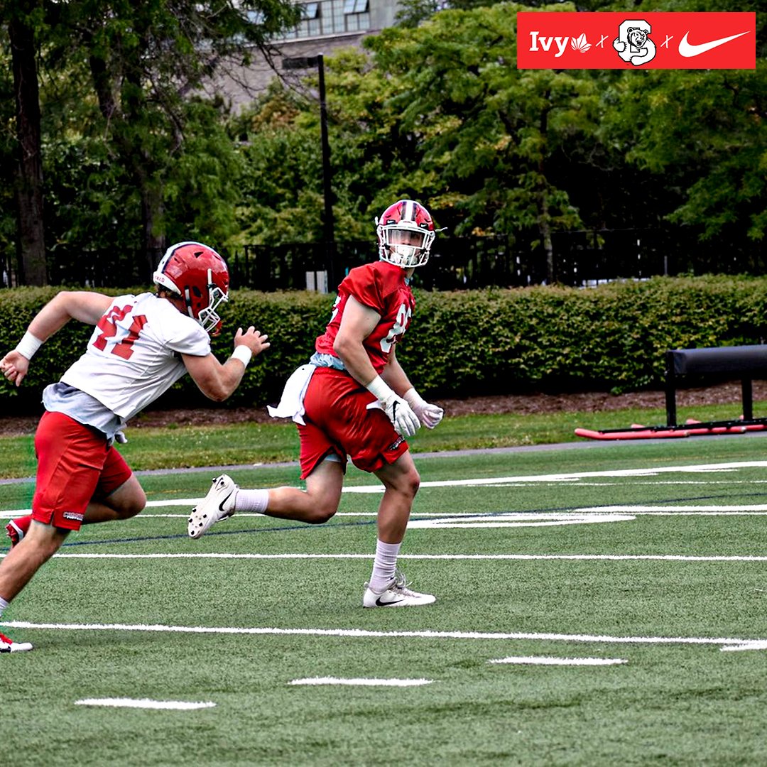 KJMcDonough's tweet photo. .@ryanfitton85 demonstrating #SocialDistance in one on one's at fall camp 🐻🔴🏈 https://t.co/Devl1roMHA