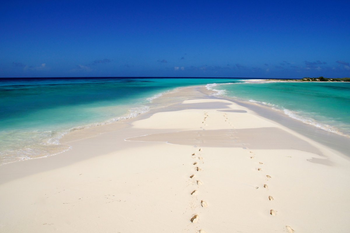 Cayo de Agua​ es el nombre de una isla del este del mar Caribe que geográficamente pertenece al Archipiélago Los Roques. #losroquesparadise #golosroques #LosRoques   #clubdeviajes #losroquesvenezuela #amoviajar #kite #kitesurf #posadas #venezuela #travel #follow #venezuela