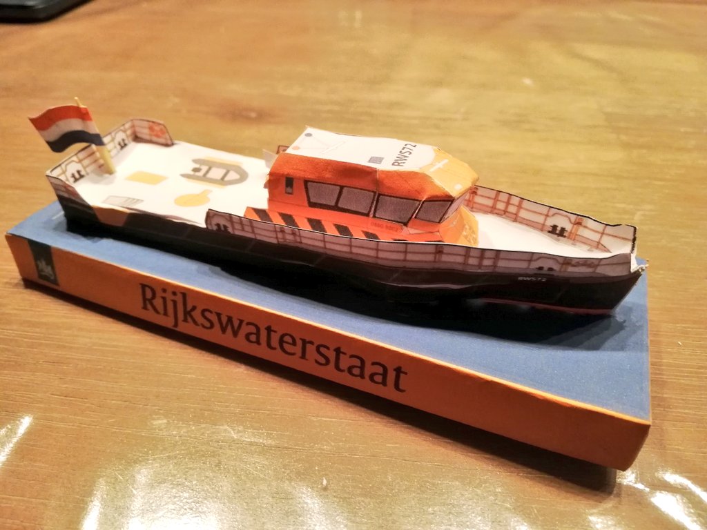 tonnieontour's tweet photo. ✂️📏| Ik weet niet welk formaat de "echte" tekening is...? Wat een gepriegel, maar hij zit in elkaar geplakt😅. #Knutselwerkje @rijkswaterstaat #rws72 https://t.co/MJFew7Qiox