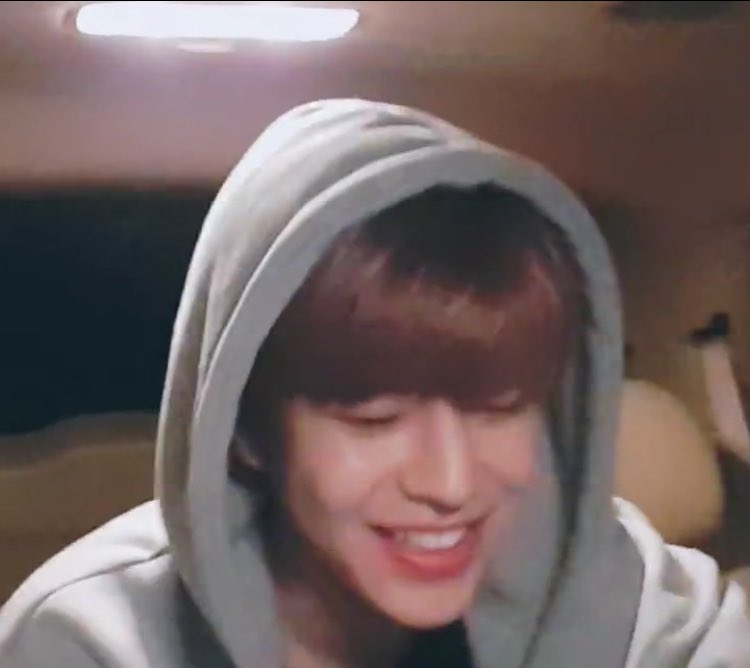 — 200322  ↳ day 82 of 366 [♡]; dear seungmin, you have no idea how my heart started jumping from happiness when i saw the notification that you are going live, i missed you and your calming voice so much, i love you from the bottom of my heart my little guardian angel